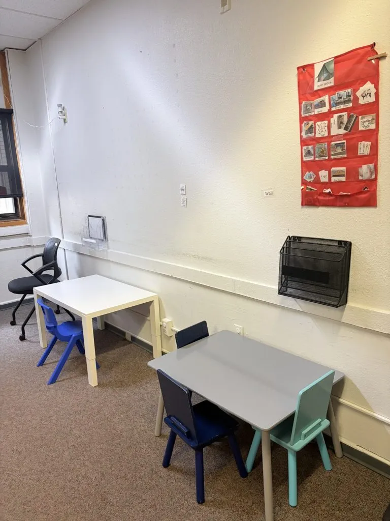 Florence clinic: small tables for one-on-one work